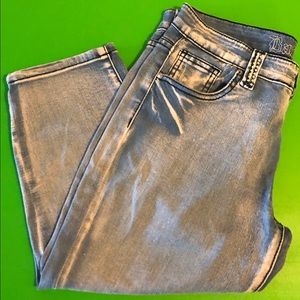 🔸Bamboo jean Capri shorts size 9/10